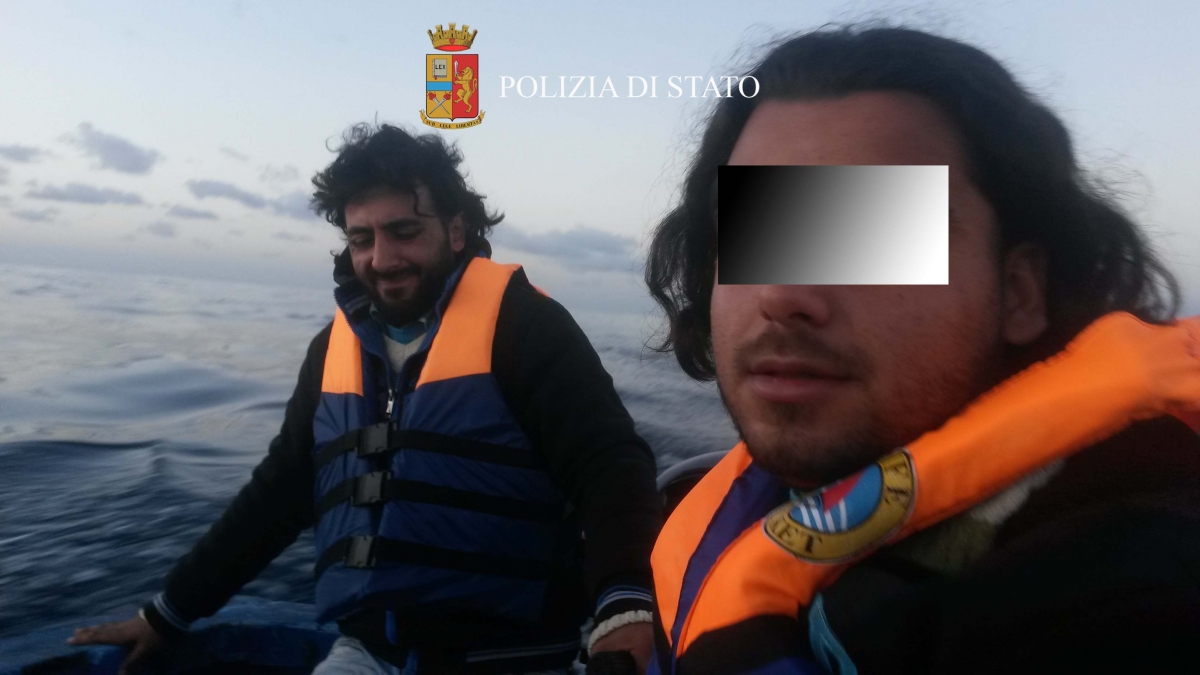 SELFIE-SCAFISTA-POLIZIA-DI-STATO.jpg