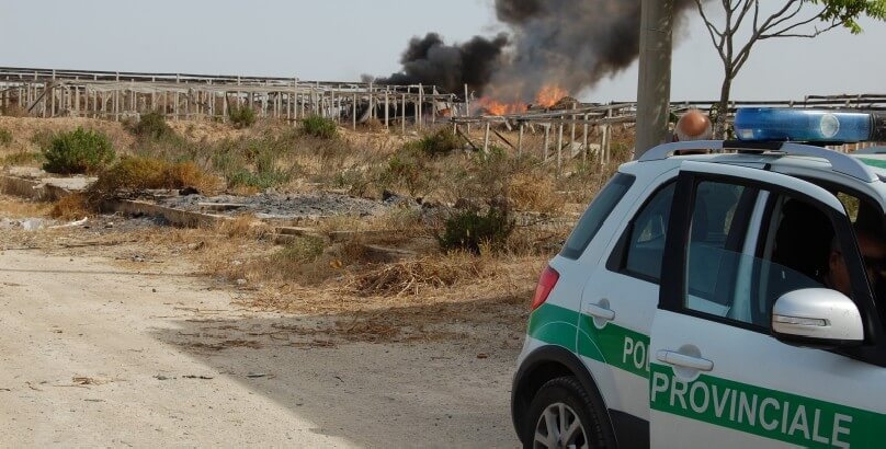 fumarole-agricoltori-denunciati-provincia-ragusa-410-ad6e.jpg