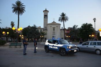 Polizia-piazza-senia-vittoria.jpeg